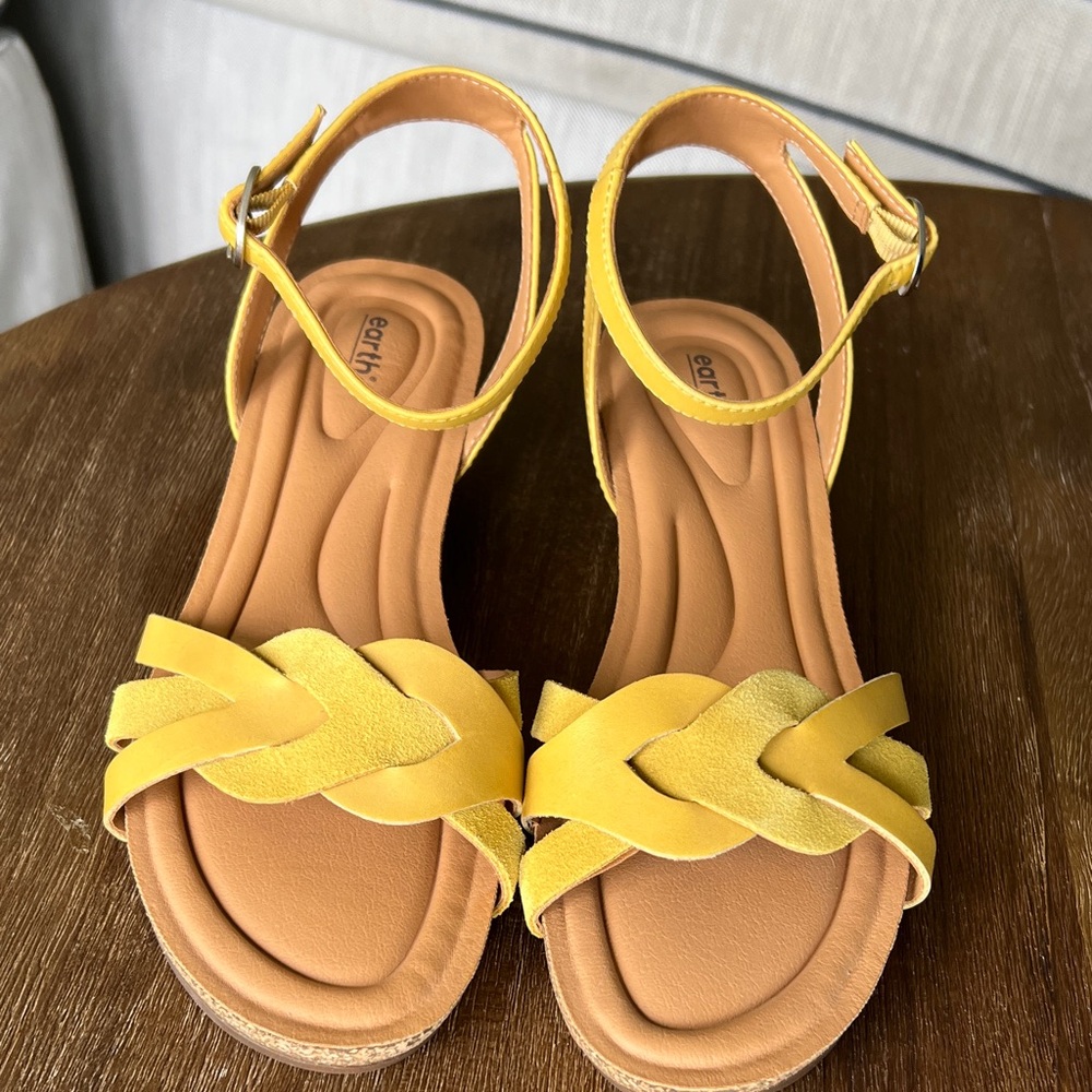 Earth Yellow Braided Strap Sandals 8.5 - Picture 2 of 13